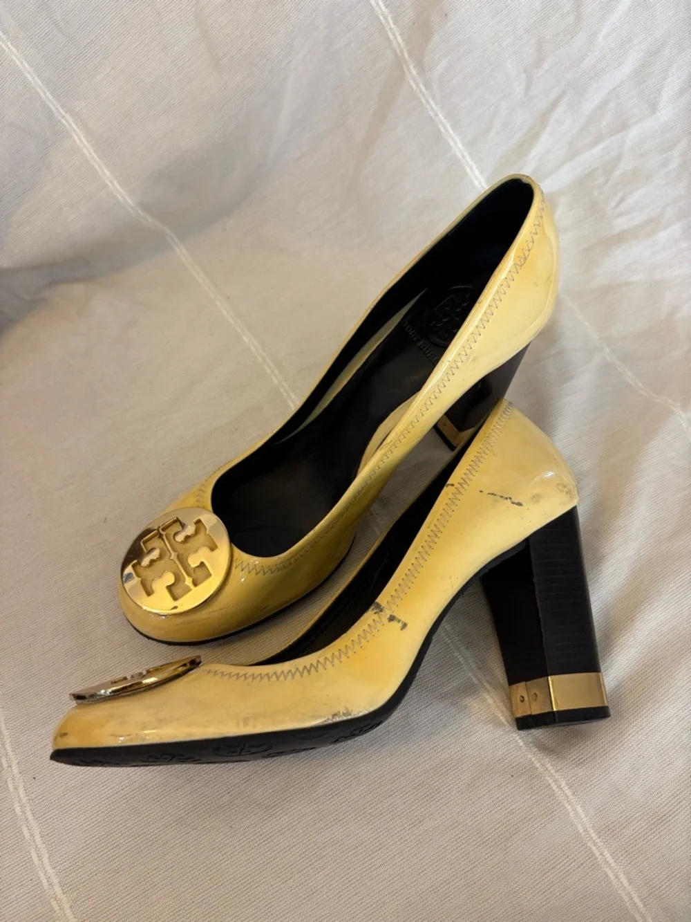 Tory Burch Cream Maddie Pump‎ Leather heels 8 Gold Hardware!!